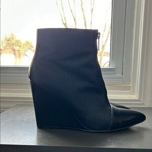 Marc Jacobs Navy/black wedges